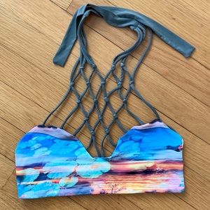 San Lorenzo High Neck Interlace Top